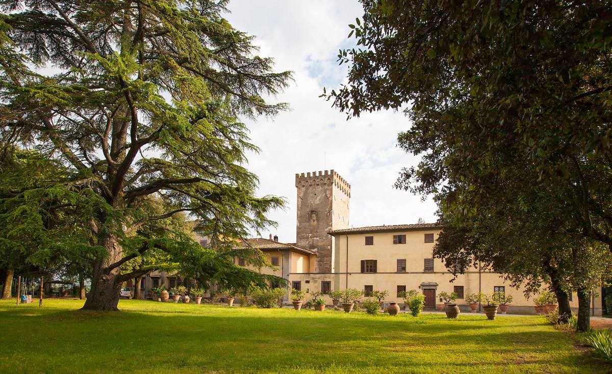 the rinasseince villa with the garden