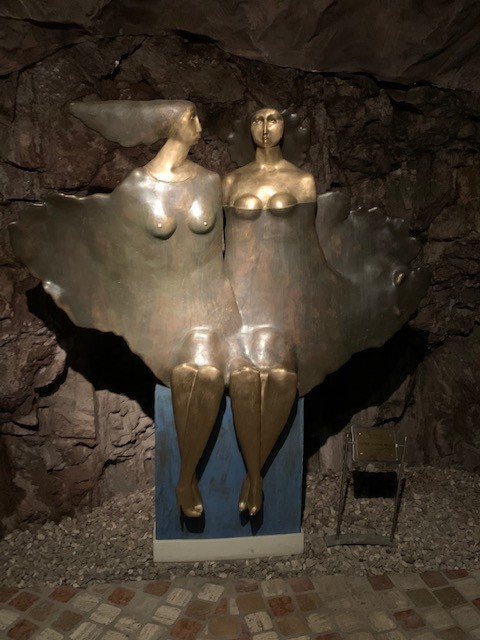 Laimburg - Statuen im Keller